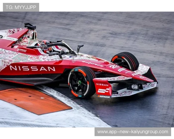 赛车比赛最后一圈大逆转,冠军泪洒领奖台 赛车比赛最后一圈大逆转,冠军泪洒领奖台