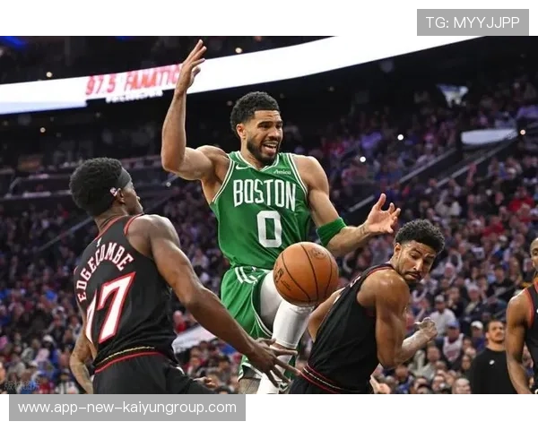NBA东部首轮：凯尔特人狂轰24记三分创队史纪录，狂胜32分夺赛点，nba凯尔特人队战绩